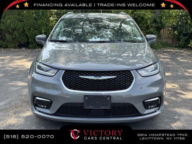 2022 Chrysler Pacifica Touring L's photo