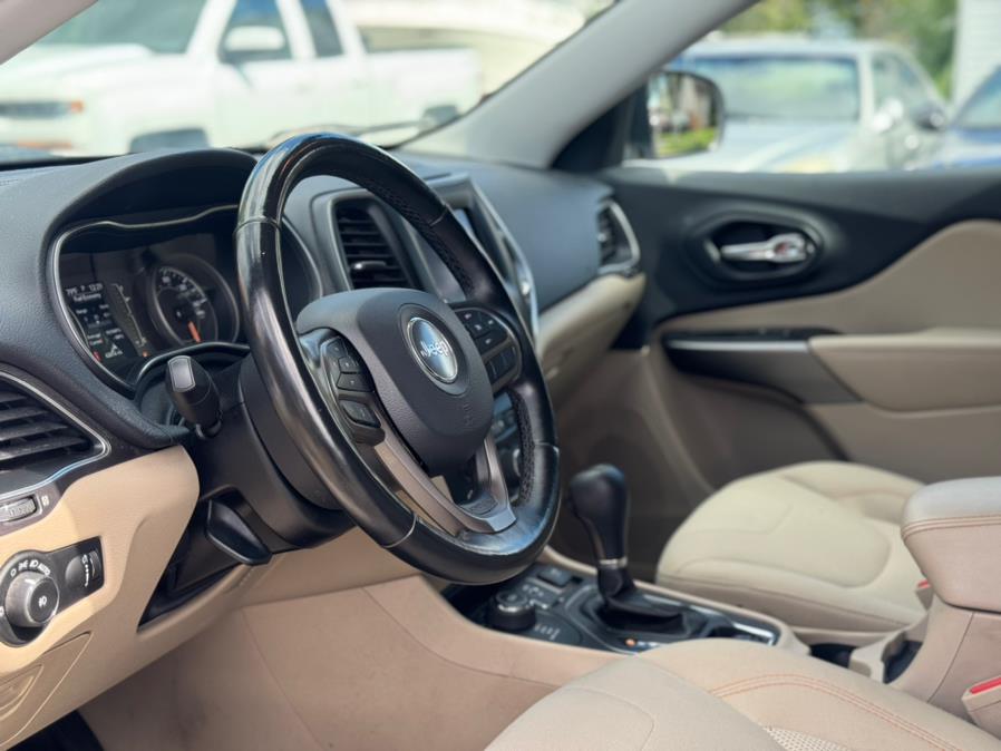 2019 Jeep Cherokee Latitude - Photo 10