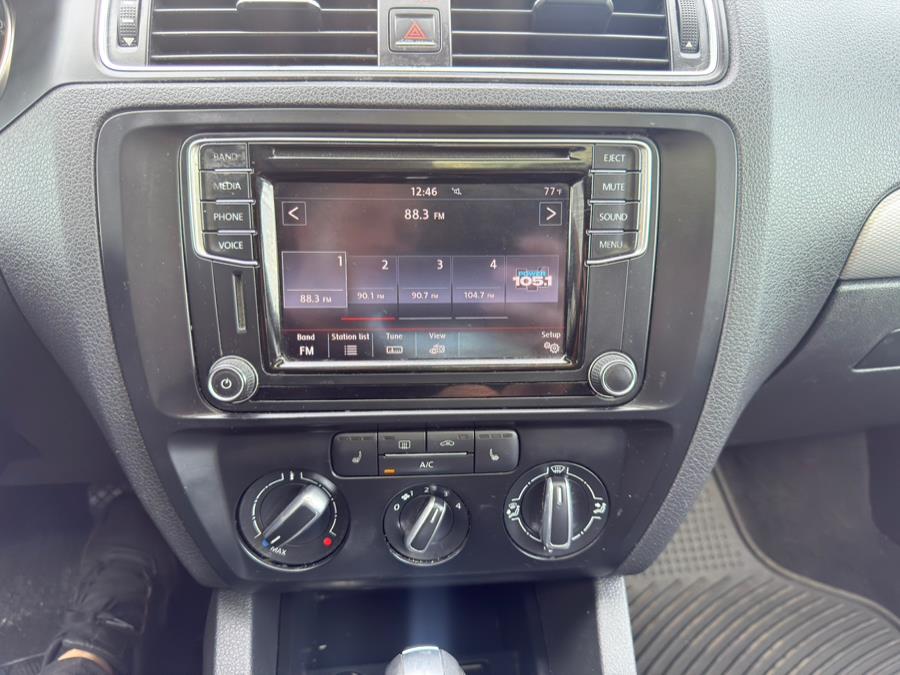 2017 Volkswagen Jetta SE - Photo 16