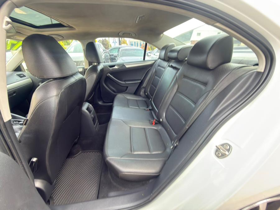 2017 Volkswagen Jetta SE - Photo 9