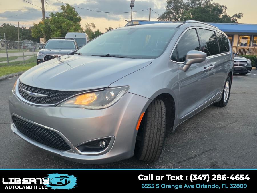 2020 Chrysler Pacifica Touring L's photo