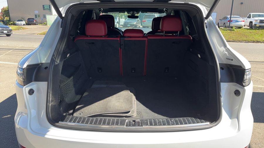 2021 Porsche Cayenne S - Photo 25