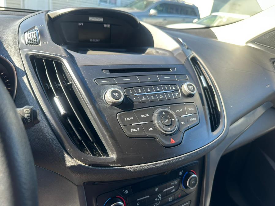 2017 Ford Escape SE - Photo 17