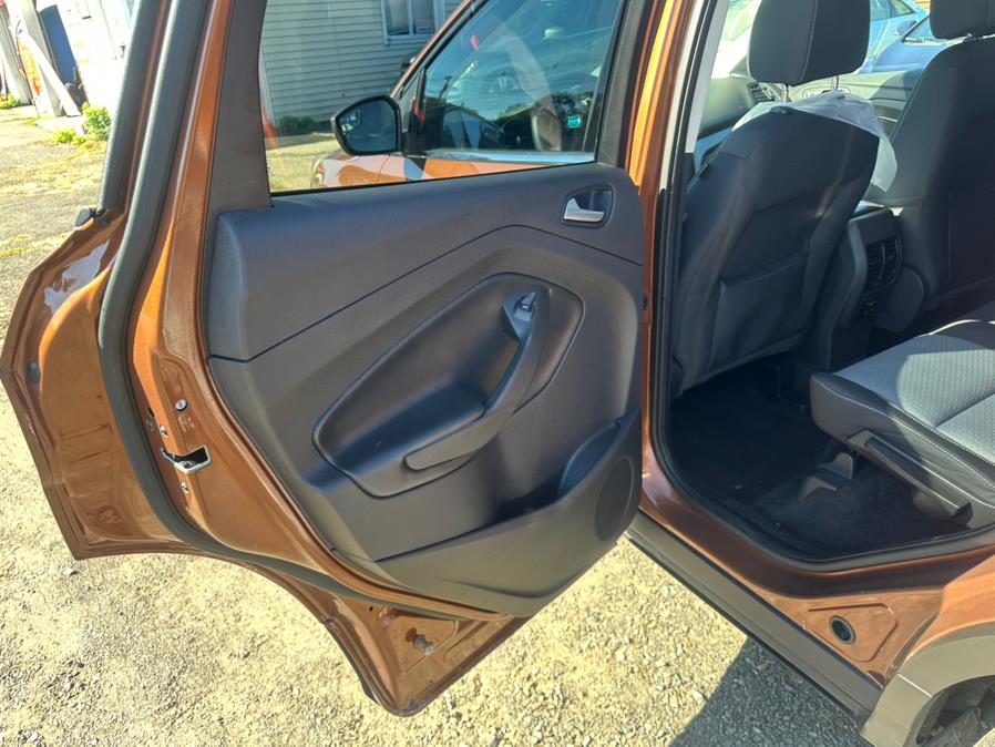 2017 Ford Escape SE - Photo 11