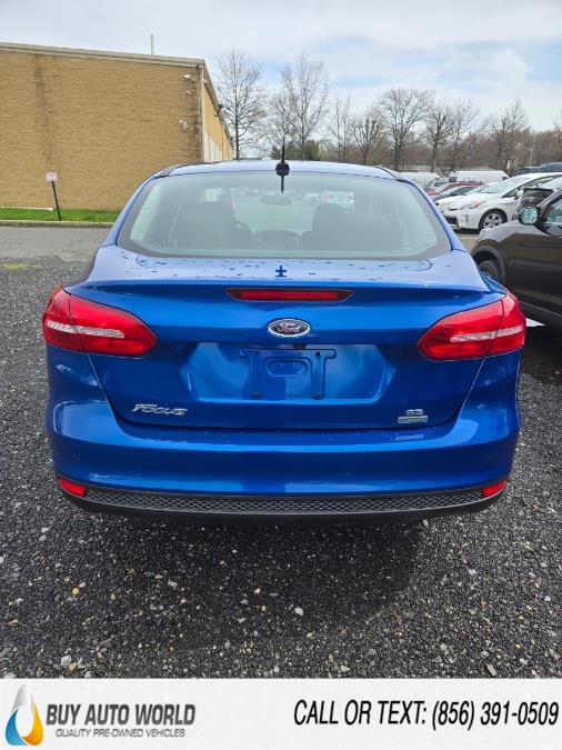 2018 Ford Focus Sedan SE's photo