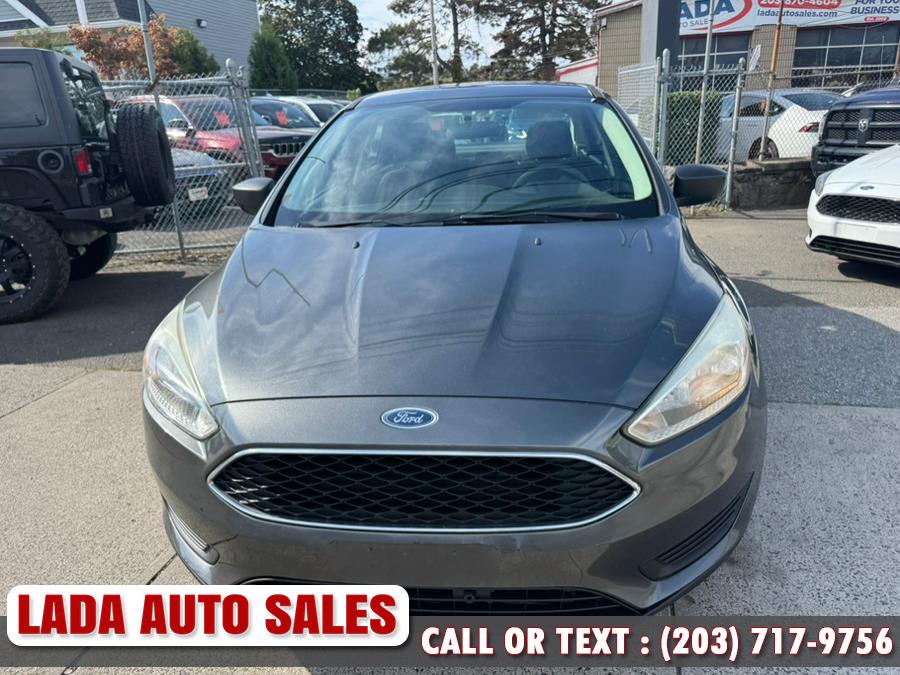 2017 Ford Focus Sedan S's photo