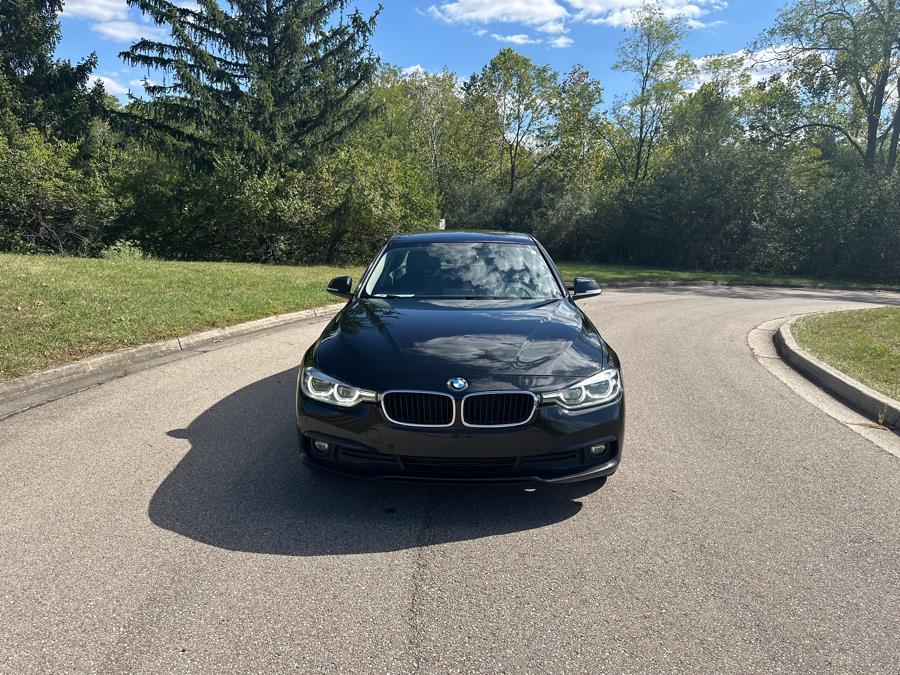 2017 BMW 3 Series 320i xDrive Sedan's photo
