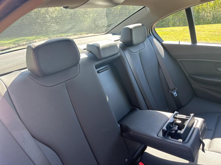 2017 BMW 3 Series 320i - Photo 28
