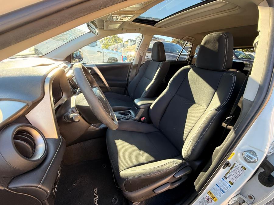 2015 Toyota RAV4 XLE - Photo 18