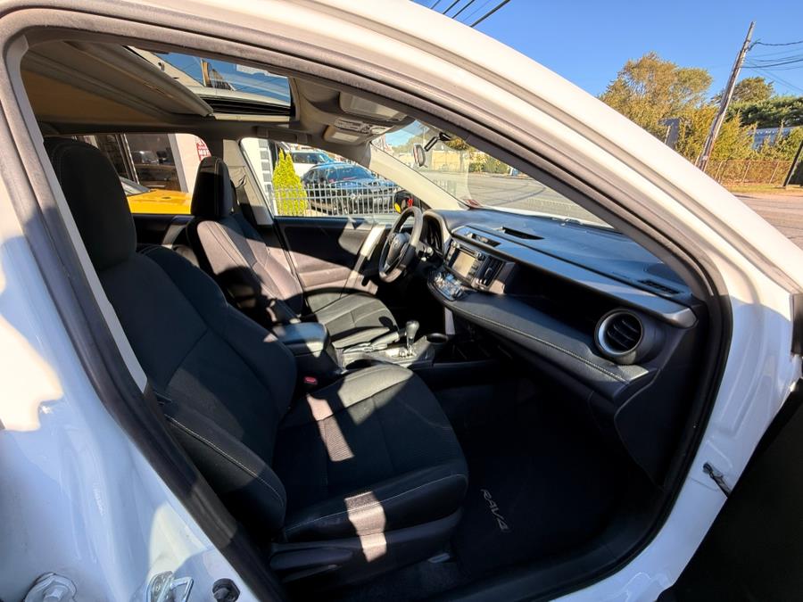 2015 Toyota RAV4 XLE - Photo 19