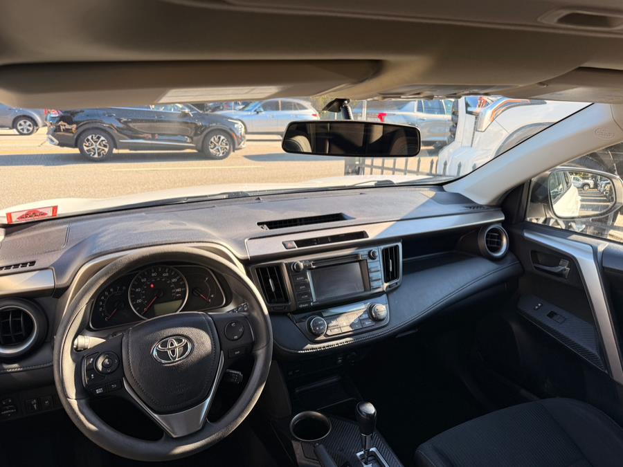 2015 Toyota RAV4 XLE - Photo 13