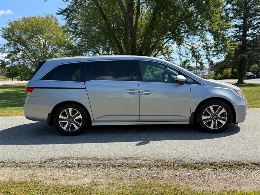 2017 Honda Odyssey Touring's photo