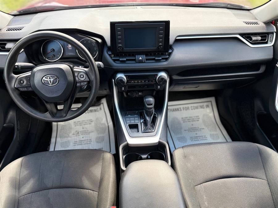 2019 Toyota RAV4 LE - Photo 9