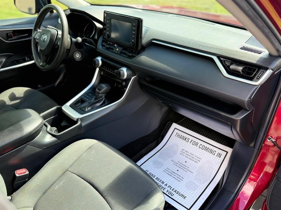 2019 Toyota RAV4 LE - Photo 10