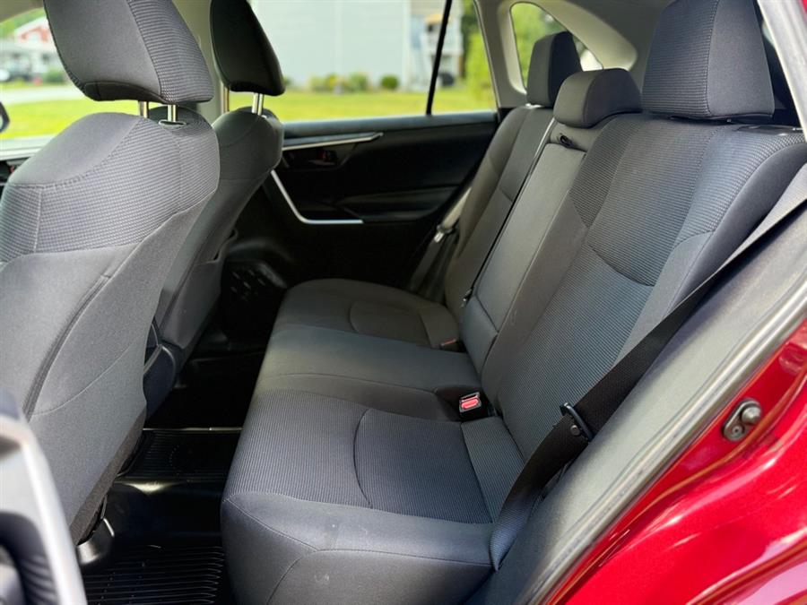 2019 Toyota RAV4 LE - Photo 11