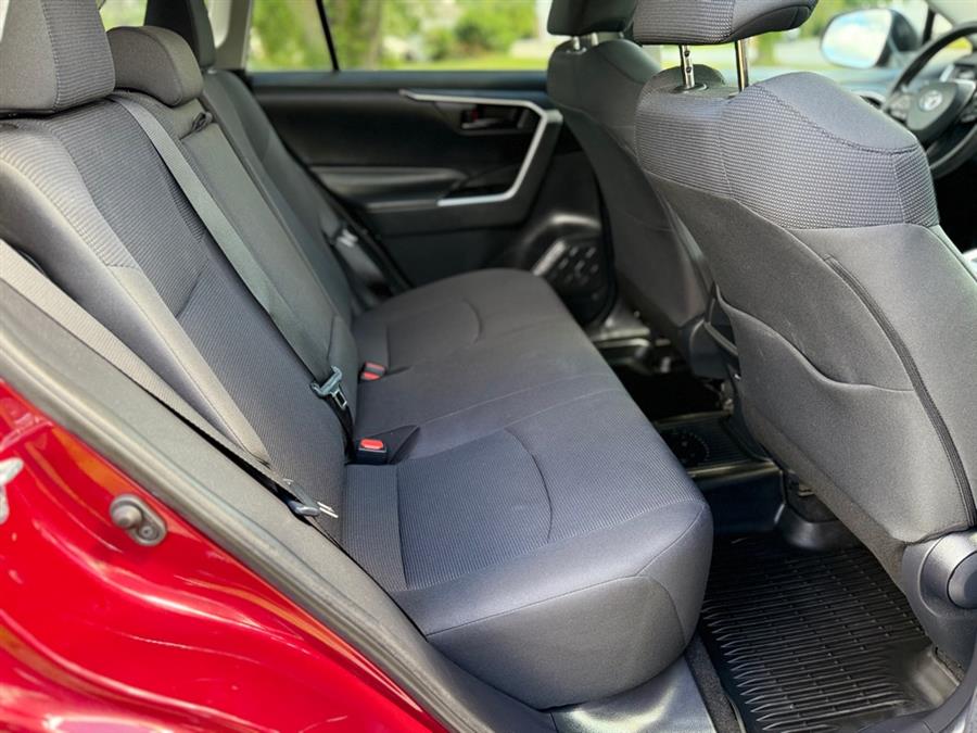 2019 Toyota RAV4 LE - Photo 12