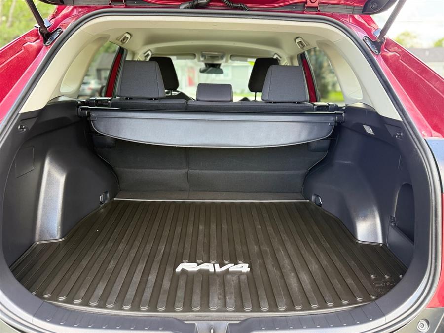 2019 Toyota RAV4 LE - Photo 13