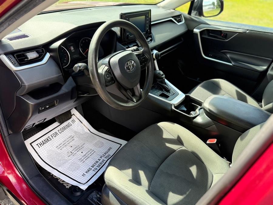 2019 Toyota RAV4 LE - Photo 8
