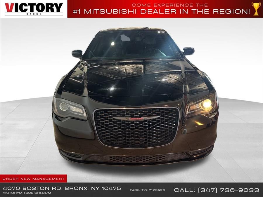 2022 Chrysler 300 S's photo
