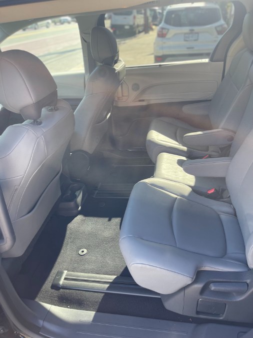 2024 Toyota Sienna XLE - Photo 18