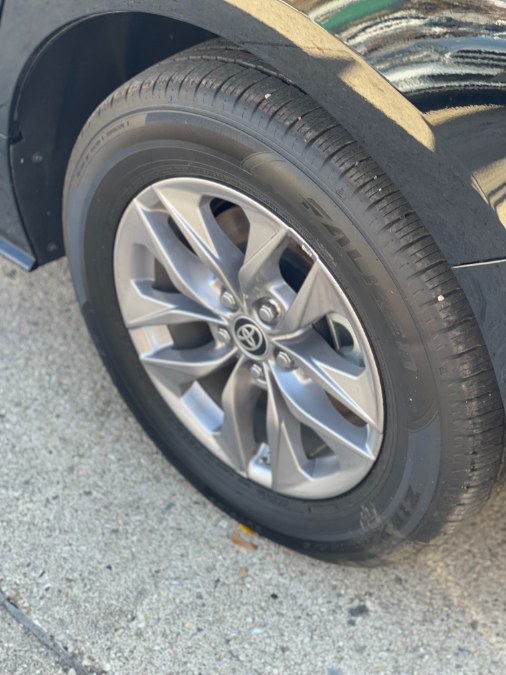 2024 Toyota Sienna XLE - Photo 37