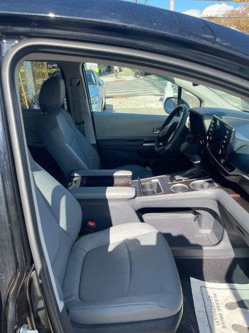 2024 Toyota Sienna XLE - Photo 23