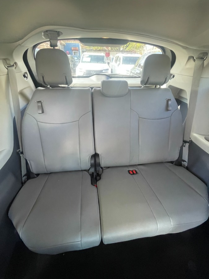 2024 Toyota Sienna XLE - Photo 12
