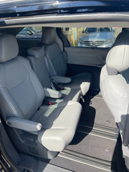 2024 Toyota Sienna XLE - Photo 19