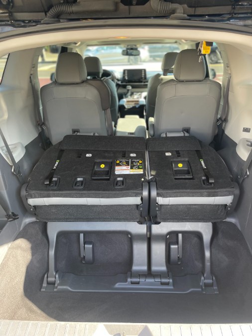 2024 Toyota Sienna XLE - Photo 9