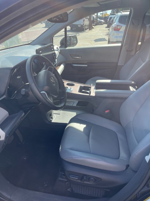 2024 Toyota Sienna XLE - Photo 22