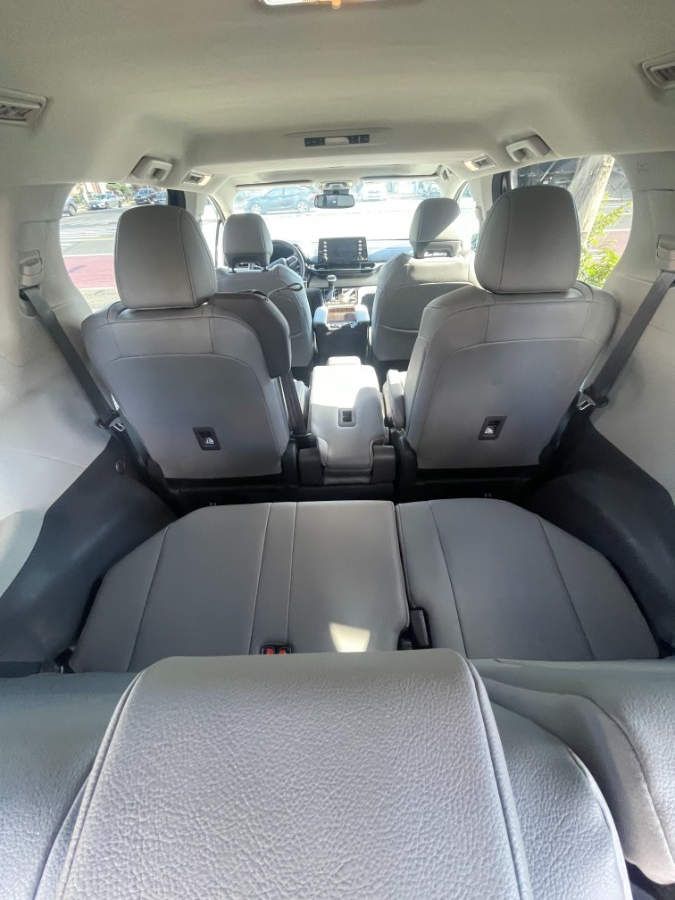 2024 Toyota Sienna XLE - Photo 11
