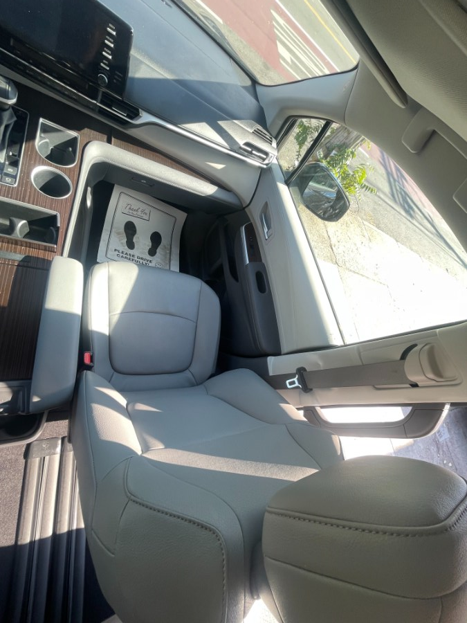 2024 Toyota Sienna XLE - Photo 15