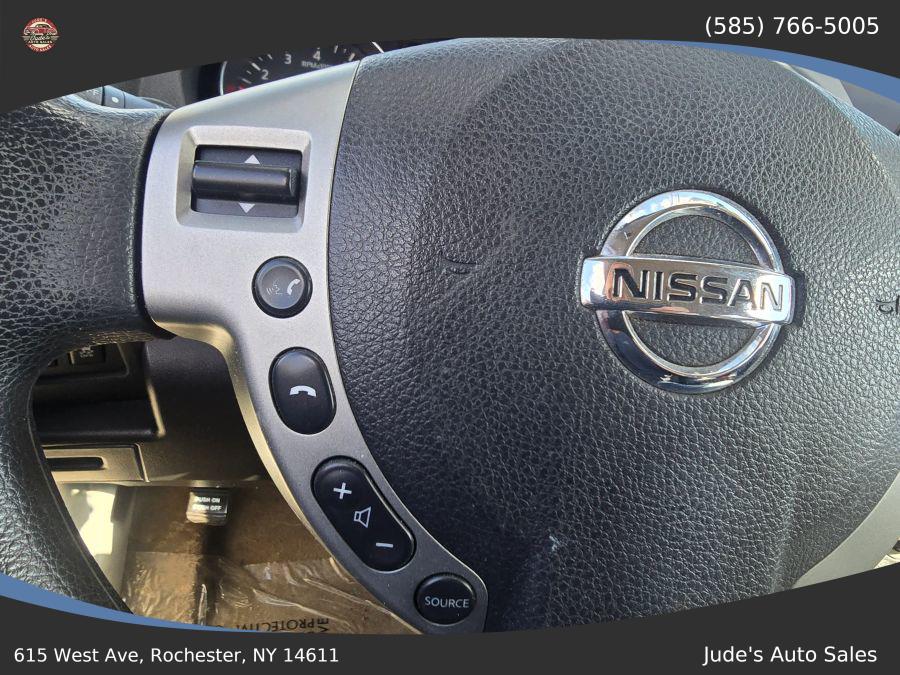 Nissan Rogue Select photo 8