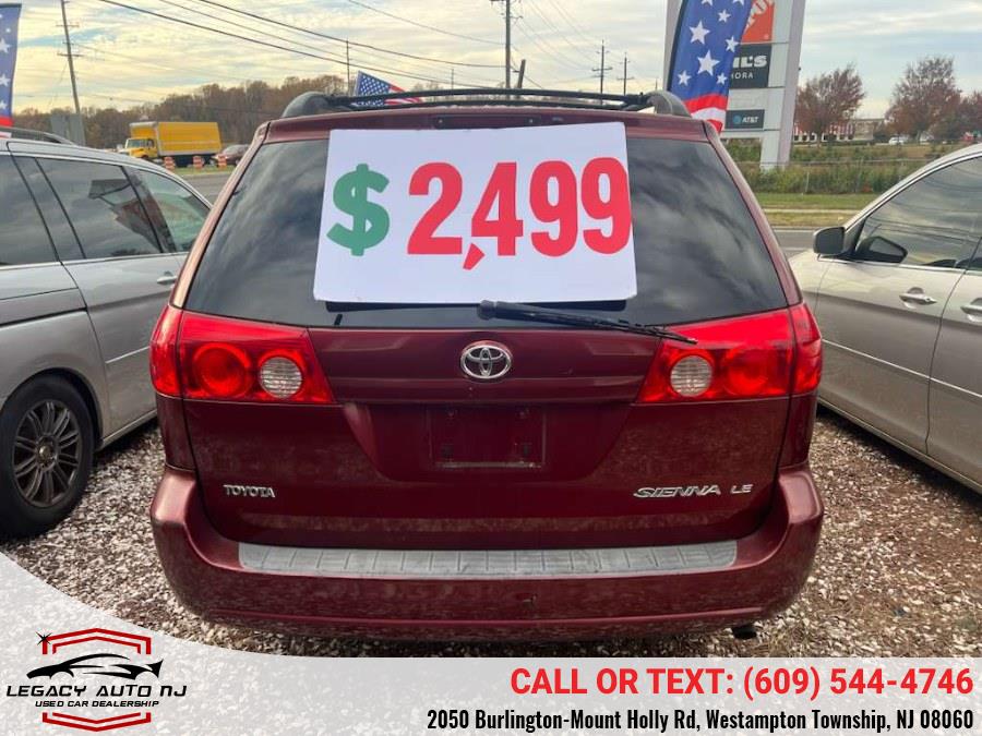 2009 Toyota Sienna LE 7-Passenger's photo