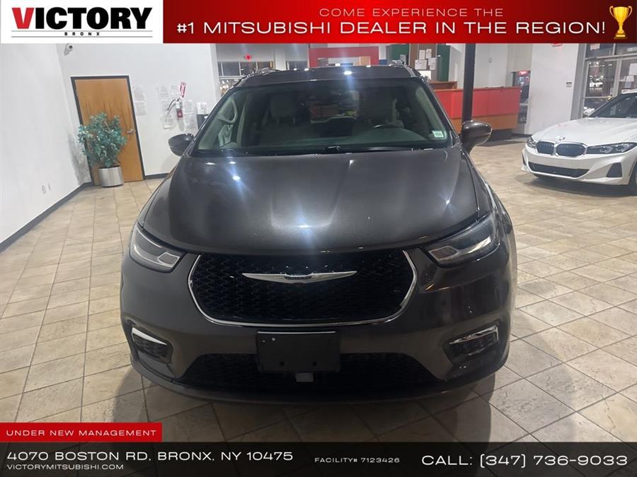 2021 Chrysler Pacifica Touring L's photo
