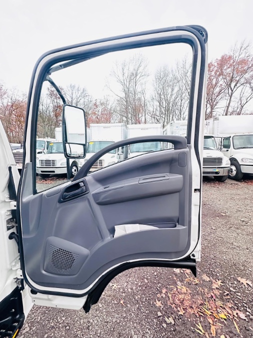 2018 Isuzu NRR - Photo 42