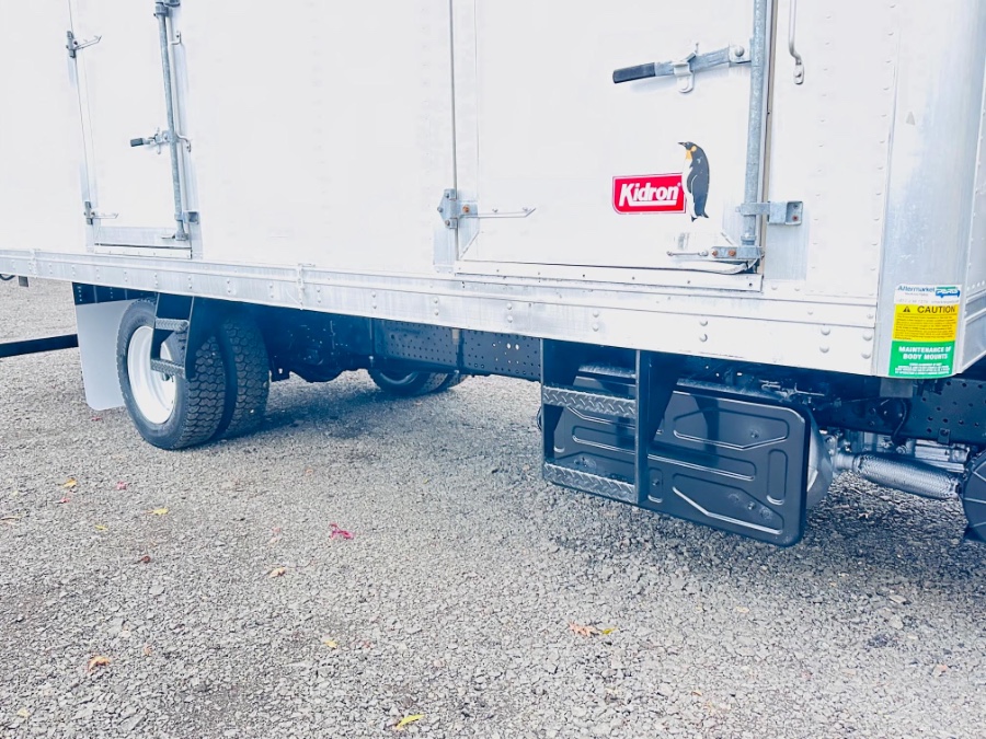 2018 Isuzu NRR - Photo 27