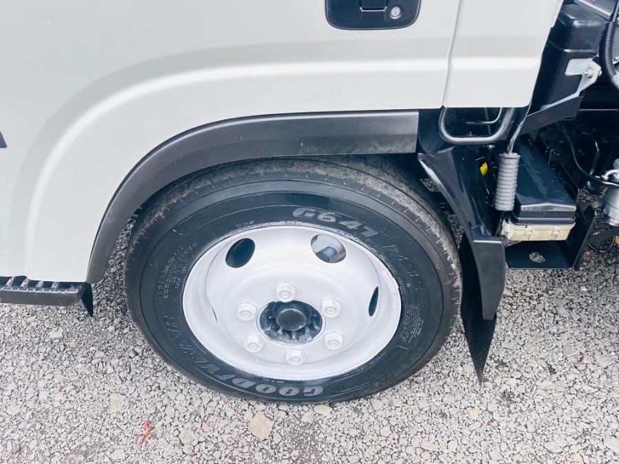 2018 Isuzu NRR - Photo 18