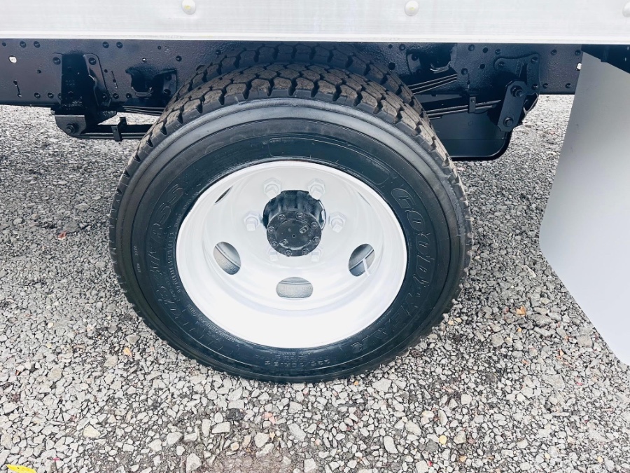 2018 Isuzu NRR - Photo 22