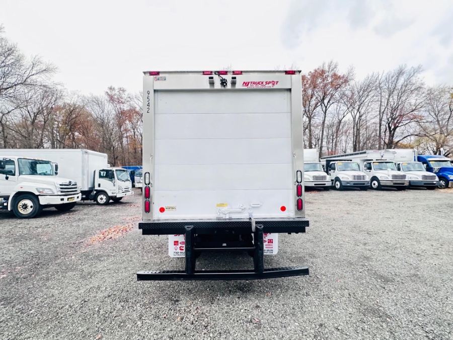 2018 Isuzu NRR - Photo 6