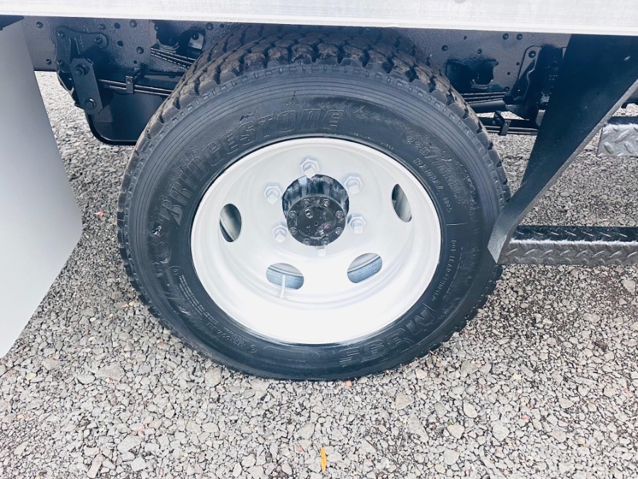 2018 Isuzu NRR - Photo 26