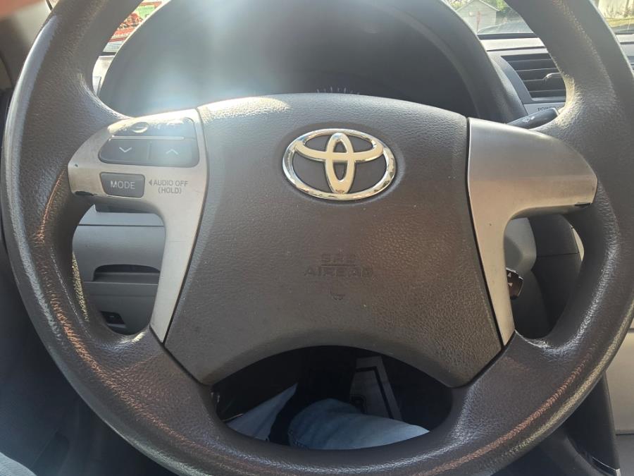 2010 Toyota Camry LE - Photo 14