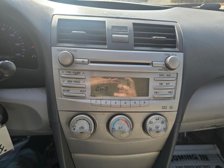 2010 Toyota Camry LE - Photo 11