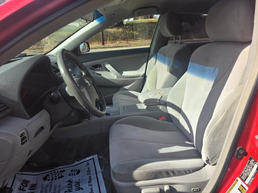 2010 Toyota Camry LE - Photo 13