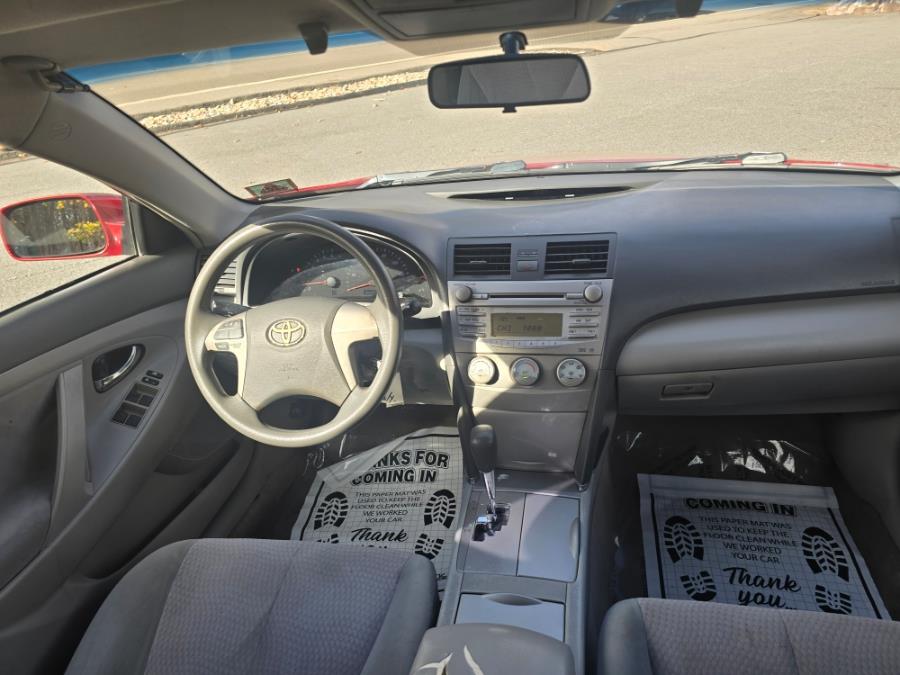 2010 Toyota Camry LE - Photo 10