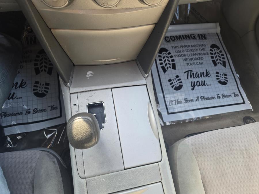 2010 Toyota Camry LE - Photo 12