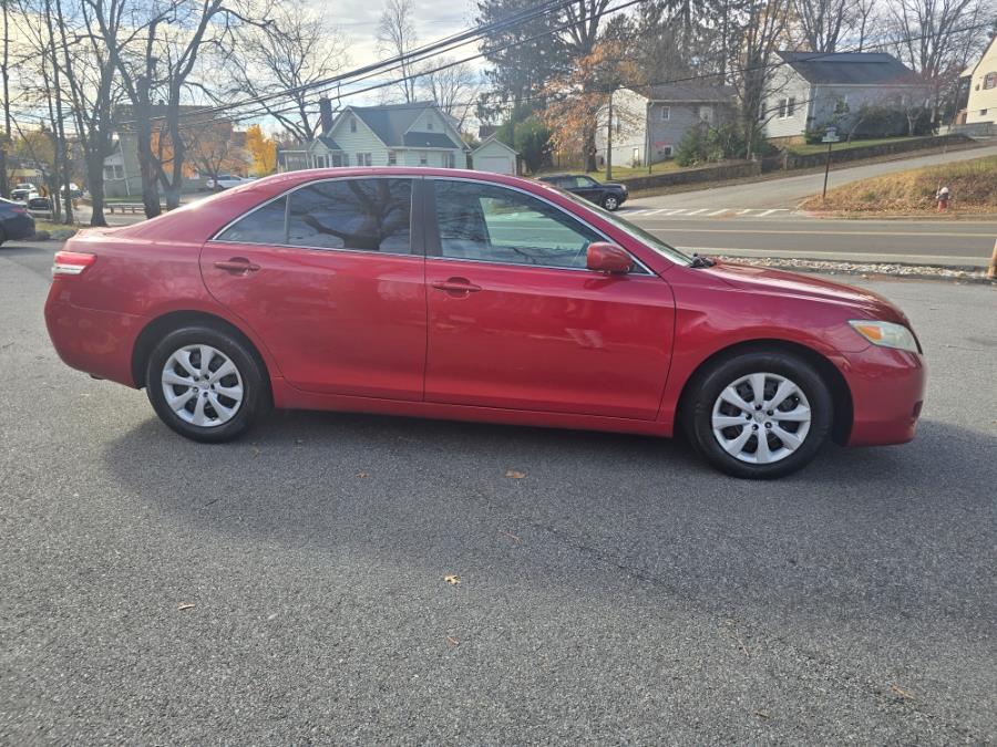 2010 Toyota Camry LE - Photo 7