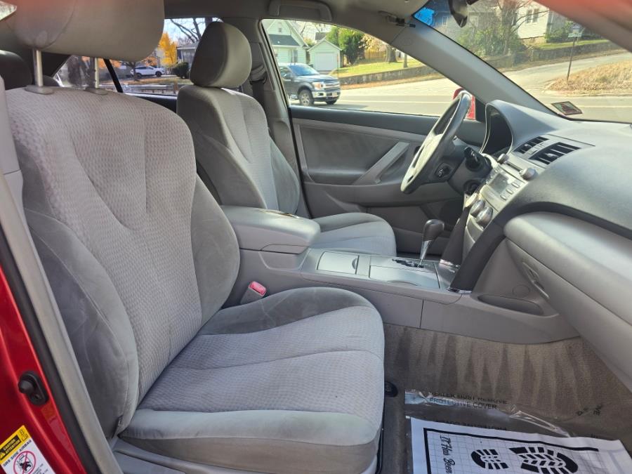 2010 Toyota Camry LE - Photo 8