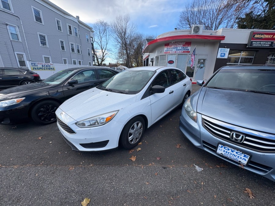 2015 Ford Focus Sedan S's photo