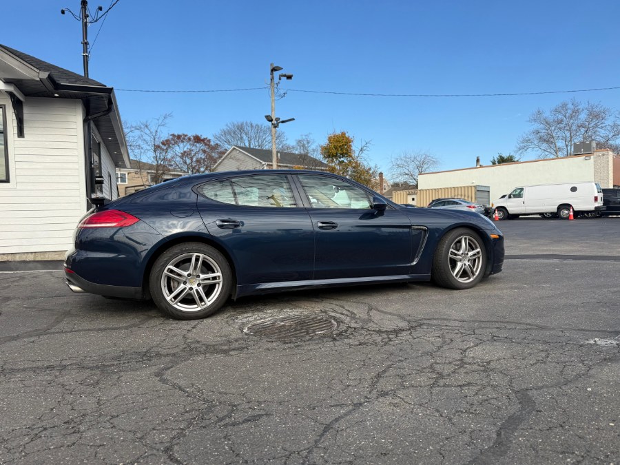 2015 Porsche Panamera 4's photo